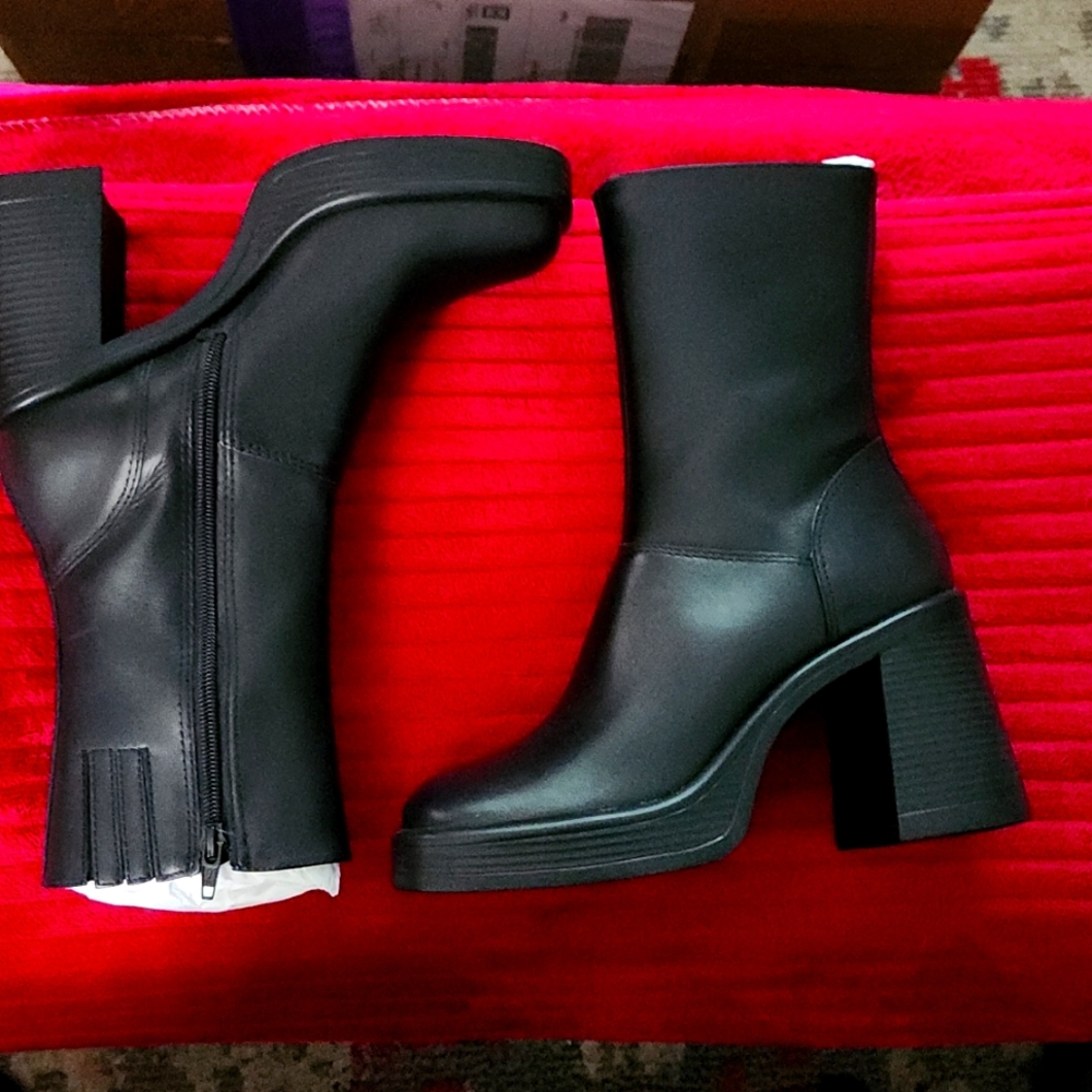 Steve Madden Fantasie Black Leather Boots